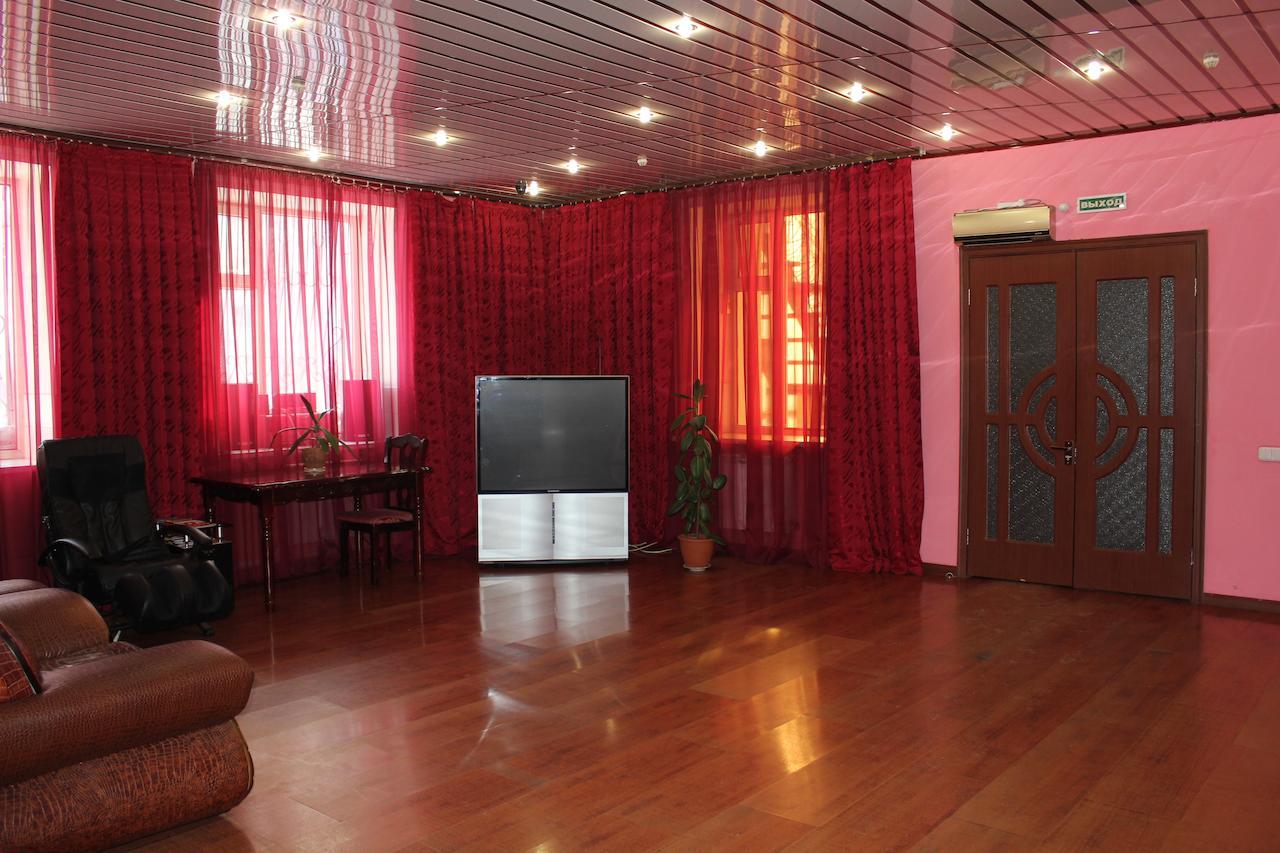 Pekin Hotel Temirtau Esterno foto