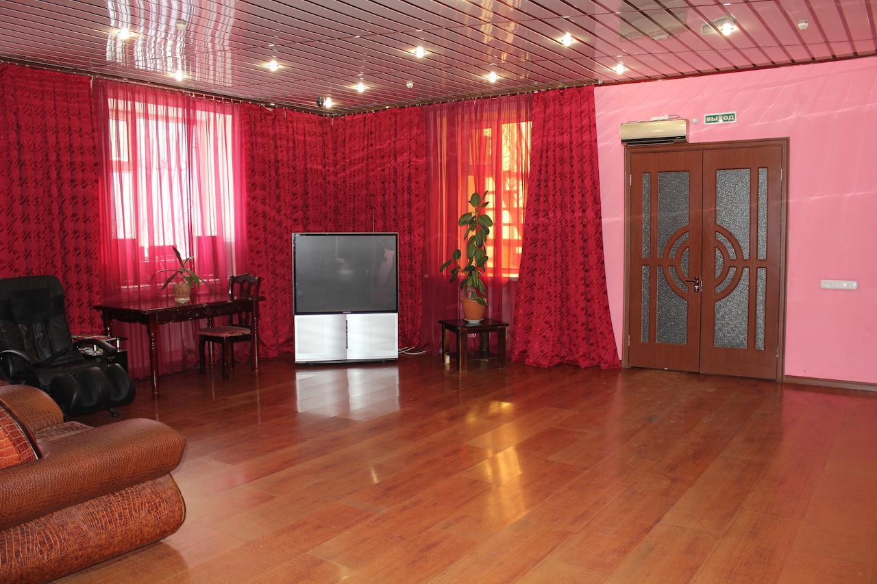Pekin Hotel Temirtau Esterno foto
