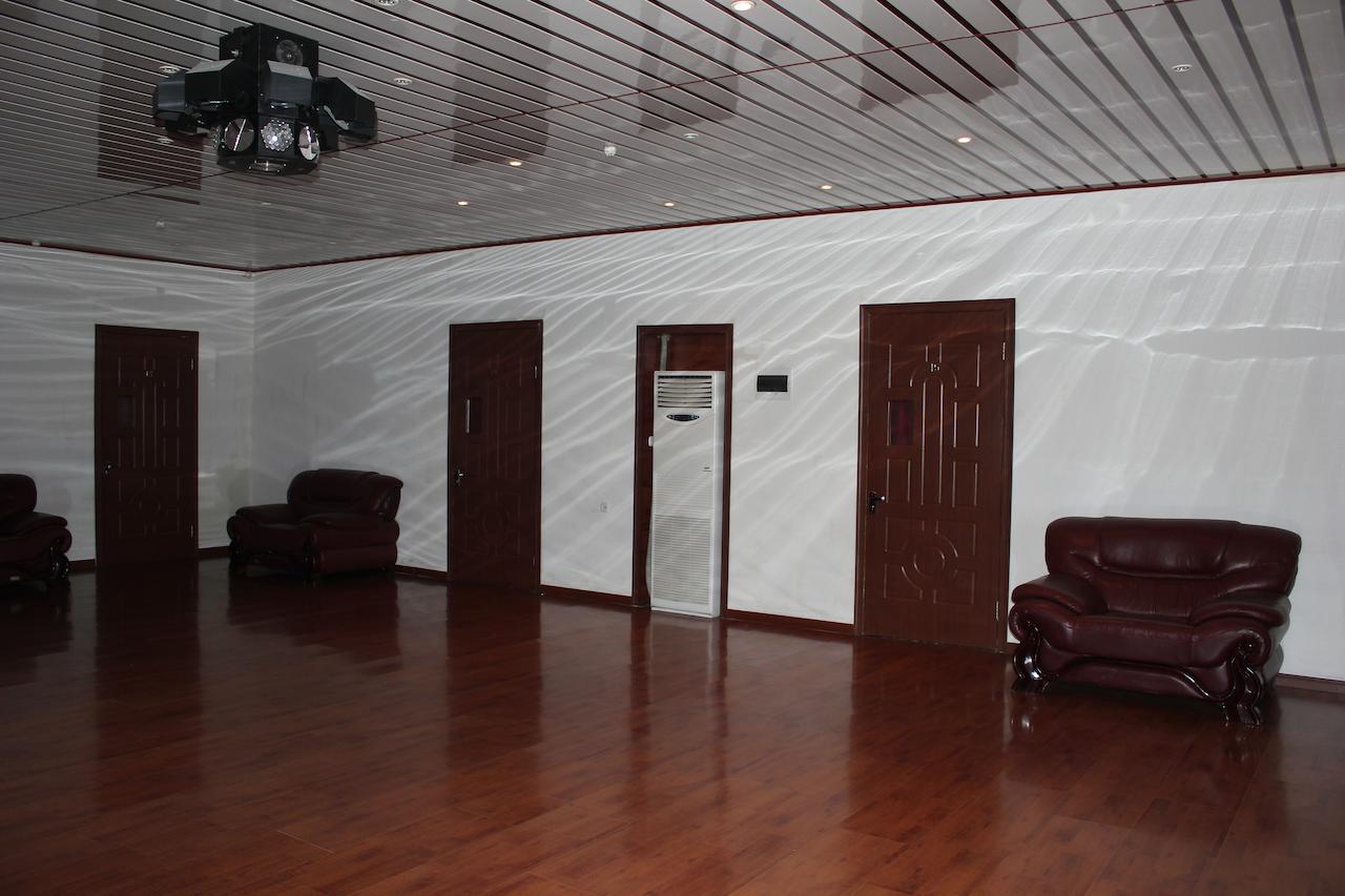 Pekin Hotel Temirtau Esterno foto